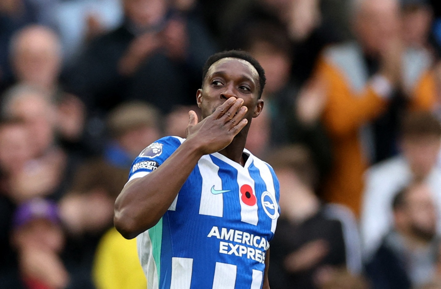 天空体育：曼联换帅不换转会策略 冬窗引援仍持谨慎态度